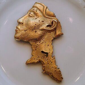 Queen Nefertiti Detailed Bust Gilt Egyptian Revival Brooch Brutalist